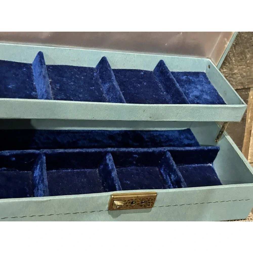 Vintage MCM Hinged 2 Tier Locking Jewelry Box Blue w/Blue Velvet Lining *No‎ Key